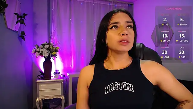 Snapshot of Kylie_golden chatting on 09/17/25, 12:18 Kylie golden online show from 09/17/25, 12:18