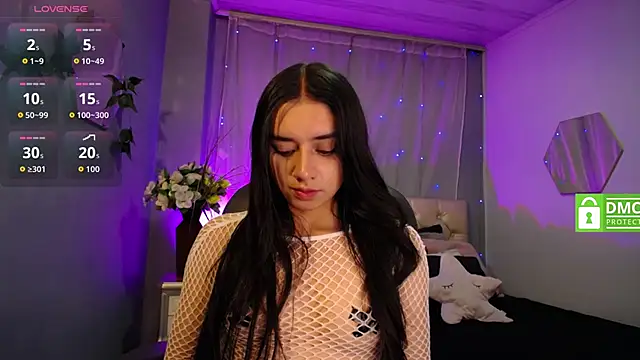 Snapshot of Kylie_golden chatting on 09/29/25, 12:43 Kylie golden online show from 09/29/25, 12:43