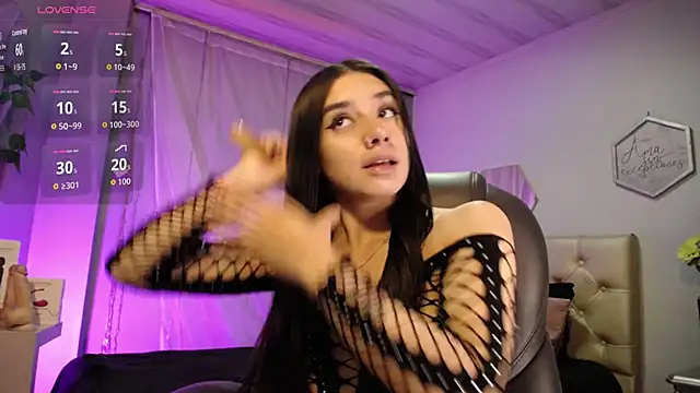 Snapshot of Kylie_golden chatting on 10/15/25, 12:49 Kylie golden online show from 10/15/25, 12:49