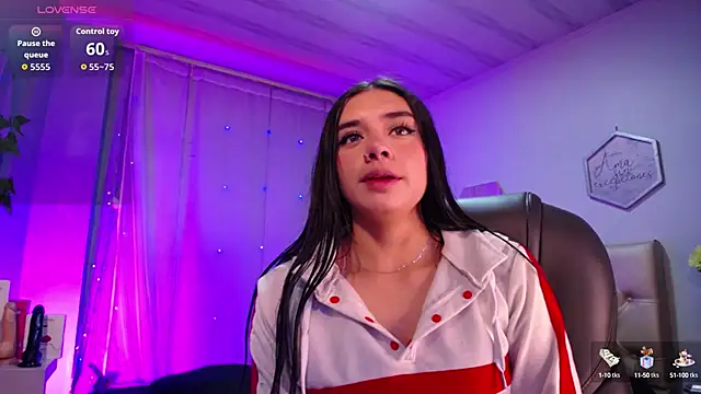 Snapshot of Kylie_golden chatting on 10/16/25, 11:33 Kylie golden online show from 10/16/25, 11:33