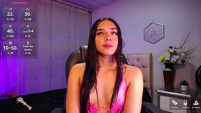 Snapshot of Kylie_golden chatting on 10/19/25, 12:28 Kylie golden online show from 10/19/25, 12:28