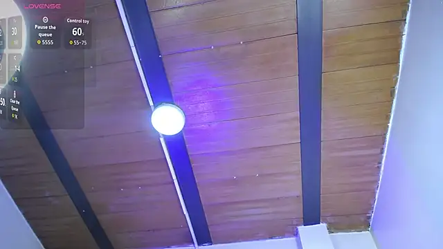 Snapshot of Kylie_golden chatting on 11/07/25, 12:38 Kylie golden online show from 11/07/25, 12:38