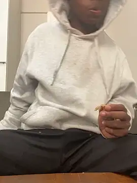 Snapshot of Mischevous_T69 chatting on 10/03/25, 08:11 Mischevous T69 online show from 10/03/25, 08:11