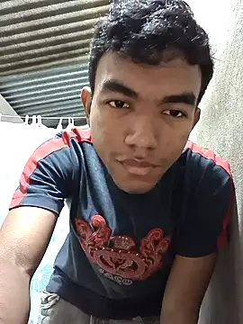 Snapshot of Reynold2608 chatting on 12/13/24, 04:54 Reynold2608 online show from 12/13/24, 04:54