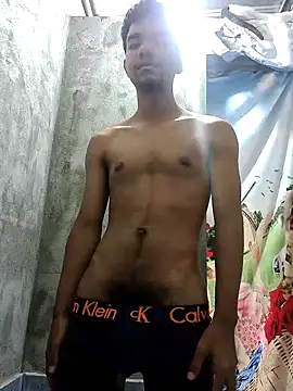 Snapshot of Reynold2608 chatting on 12/27/24, 04:54 Reynold2608 online show from 12/27/24, 04:54