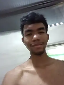 Snapshot of Reynold2608 chatting on 12/28/24, 11:37 Reynold2608 online show from 12/28/24, 11:37