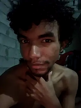 Snapshot of Reynold2608 chatting on 10/16/25, 11:39 Reynold2608 online show from 10/16/25, 11:39