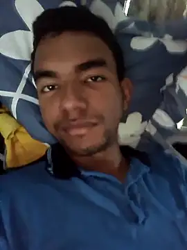 Snapshot of Reynold2608 chatting on 11/29/25, 04:32 Reynold2608 online show from 11/29/25, 04:32