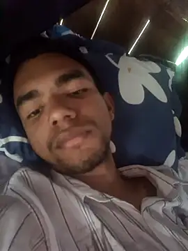 Snapshot of Reynold2608 chatting on 12/02/25, 07:53 Reynold2608 online show from 12/02/25, 07:53