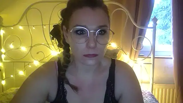 Snapshot of DevilsAngel13 chatting on 12/21/24, 02:04 DevilsAngel13 online show from 12/21/24, 02:04