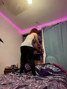 Snapshot of Nina-Chick777 chatting on 10/21/25, 01:28 Nina-Chick777 online show from 10/21/25, 01:28