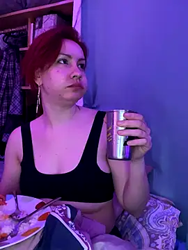 Snapshot of Nina-Chick777 chatting on 10/29/25, 04:04 Nina-Chick777 online show from 10/29/25, 04:04