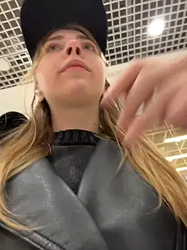 Sunny   Bunny online show from 09/26/25, 08:29