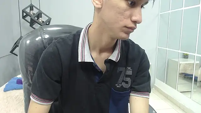 Snapshot of alan_ws chatting on 01/11/25, 12:18 alan ws online show from 01/11/25, 12:18