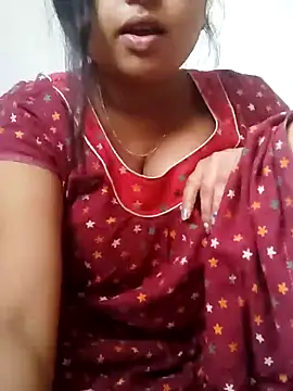 Snapshot of Priya_2222 chatting on 12/16/24, 10:40 Priya 2222 online show from 12/16/24, 10:40