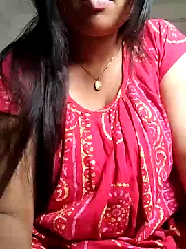 Snapshot of Priya_2222 chatting on 02/27/25, 05:45 Priya 2222 online show from 02/27/25, 05:45