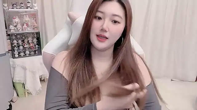 Stars Elyn online show from 03/19/25, 03:29