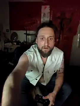 Snapshot of Ozomitro chatting on 12/04/25, 03:10 Ozomitro online show from 12/04/25, 03:10