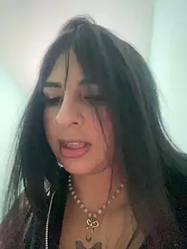 Hilary pinkk online show from 12/23/24, 02:24