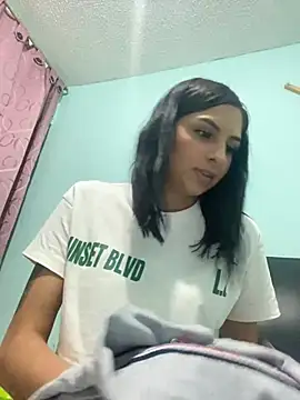 Hilary pinkk online show from 12/25/24, 12:37