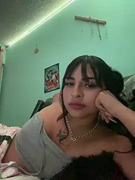 Hilary pinkk online show from 12/31/24, 05:11