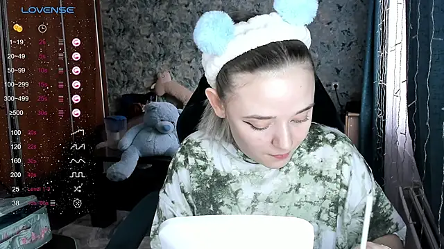 Your small bunny online show from 12/08/24, 06:11