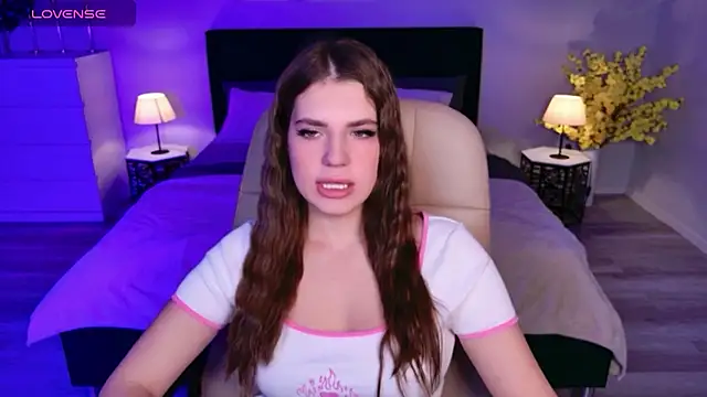 Snapshot of BellaSweetHeart chatting on 10/13/25, 06:24 BellaSweetHeart online show from 10/13/25, 06:24