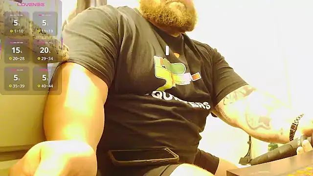 Snapshot of Strong_Bear89 chatting on 06/13/26, 04:32 Strong Bear89 online show from 06/13/26, 04:32