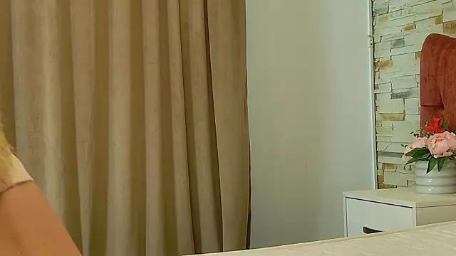 LaurynCopper online show from 09/22/25, 07:32