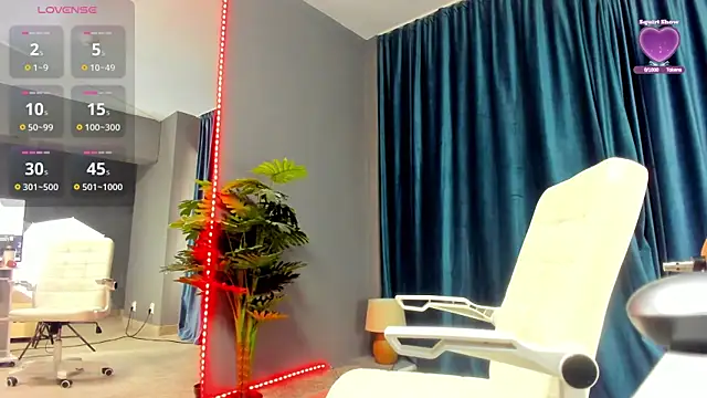 LaurynCopper online show from 10/06/25, 06:00