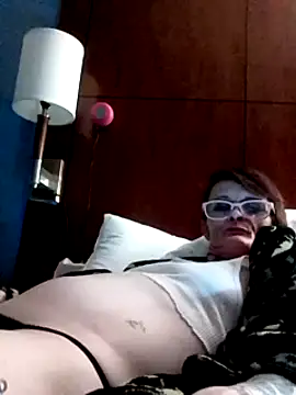 Snapshot of ivylee31 chatting on 01/20/25, 07:15 ivylee31 online show from 01/20/25, 07:15