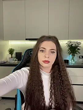 Snapshot of CurlyLara chatting on 11/29/25, 03:31 CurlyLara online show from 11/29/25, 03:31