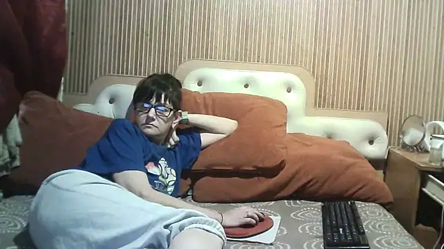 Snapshot of AlanaLaDream chatting on 09/24/25, 01:47 AlanaLaDream online show from 09/24/25, 01:47