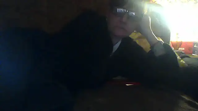 Snapshot of AlanaLaDream chatting on 09/26/25, 04:00 AlanaLaDream online show from 09/26/25, 04:00