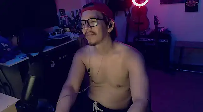 Snapshot of Pit_xxz chatting on 02/15/25, 05:41 Pit xxz online show from 02/15/25, 05:41