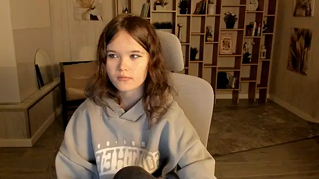 Snapshot of Elainebeness chatting on 09/16/25, 07:04 Elainebeness online show from 09/16/25, 07:04