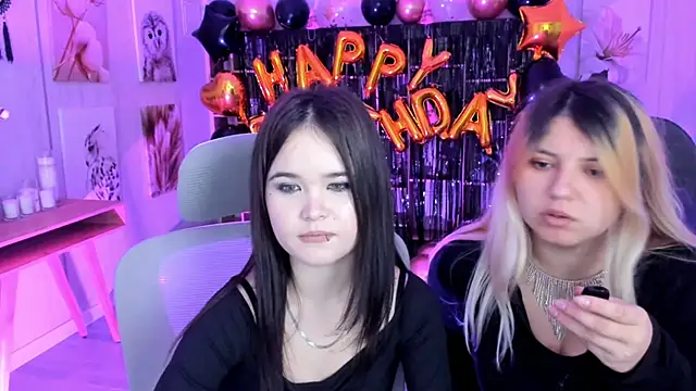 Snapshot of Elainebeness chatting on 10/19/25, 08:31 Elainebeness online show from 10/19/25, 08:31