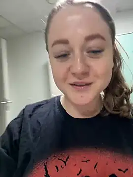 LizzyShine online show from 03/18/25, 11:08