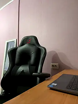 LizzyShine online show from 10/16/25, 09:38