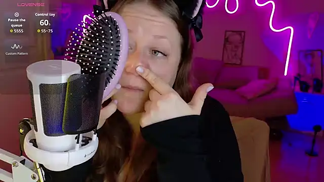 LizzyShine online show from 10/22/25, 04:51