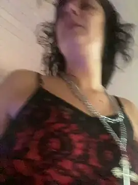 Snapshot of magalunabb chatting on 12/17/25, 05:41 magalunabb online show from 12/17/25, 05:41