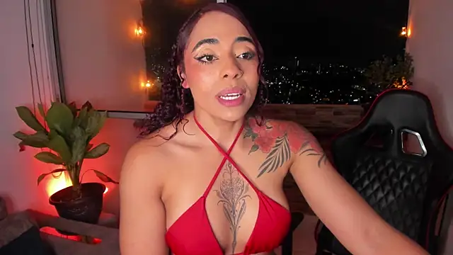 Snapshot of emilyfitness chatting on 12/16/24, 06:10 emilyfitness online show from 12/16/24, 06:10