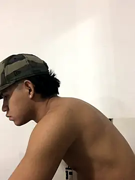 Snapshot of logannth chatting on 11/13/25, 03:05 logannth online show from 11/13/25, 03:05