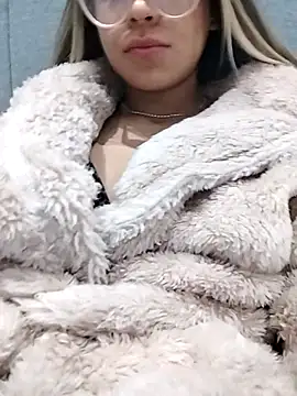 fofinhaa12 online show from 10/07/25, 04:04