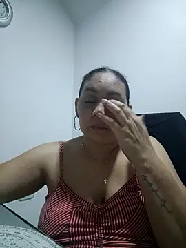 Snapshot of MirandaSoto chatting on 09/13/25, 04:01 MirandaSoto online show from 09/13/25, 04:01