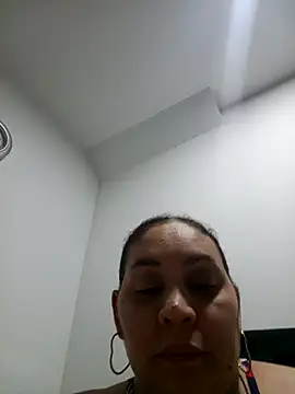 Snapshot of MirandaSoto chatting on 09/14/25, 04:00 MirandaSoto online show from 09/14/25, 04:00