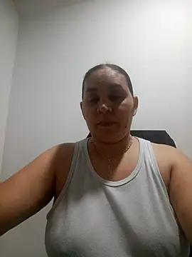 Snapshot of MirandaSoto chatting on 09/18/25, 04:03 MirandaSoto online show from 09/18/25, 04:03