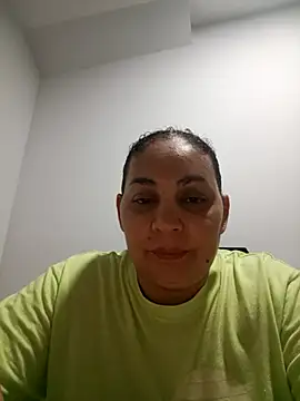 Snapshot of MirandaSoto chatting on 09/25/25, 03:32 MirandaSoto online show from 09/25/25, 03:32