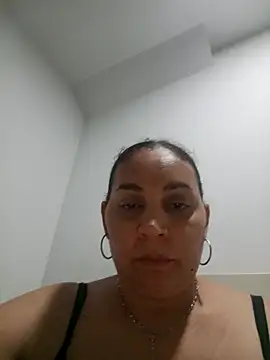 Snapshot of MirandaSoto chatting on 10/15/25, 03:28 MirandaSoto online show from 10/15/25, 03:28