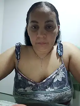 Snapshot of MirandaSoto chatting on 10/21/25, 03:40 MirandaSoto online show from 10/21/25, 03:40